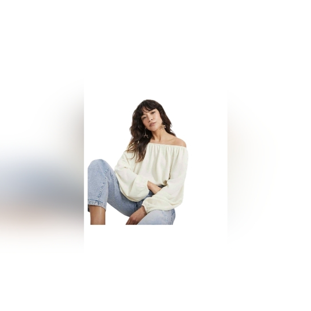 RW&CO NWT Off The Shoulder Long Sleeve Blouse Creme Textured Elegant Size Small - Picture 2 of 8